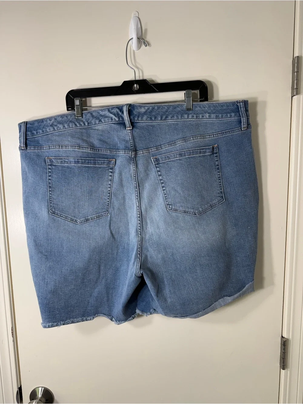Torrid Light Wash Denim Cutoff Shorts Plus‎ Size 26W